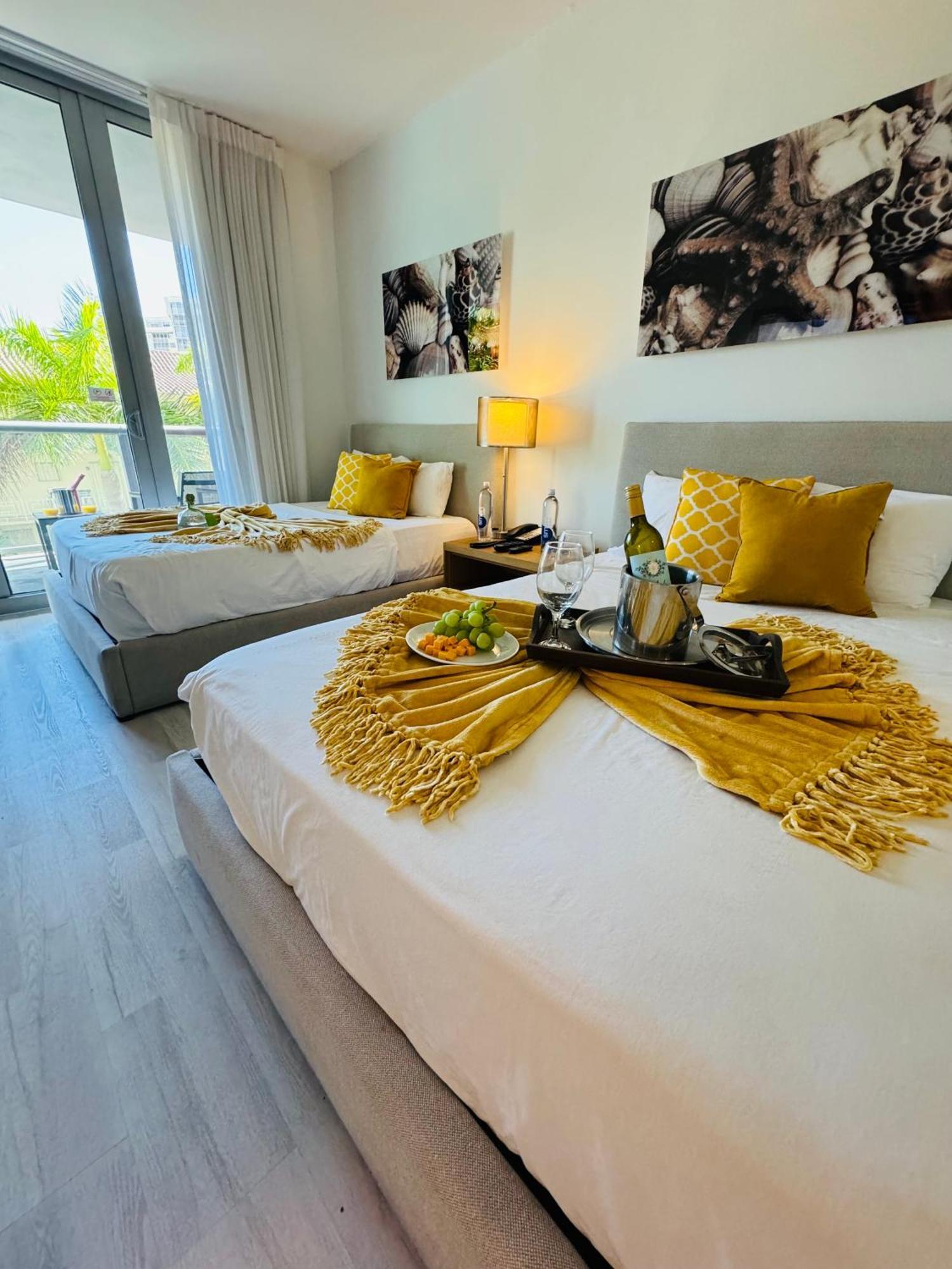 Beachwalk Resort & Condos Халландейл-Бич Экстерьер фото