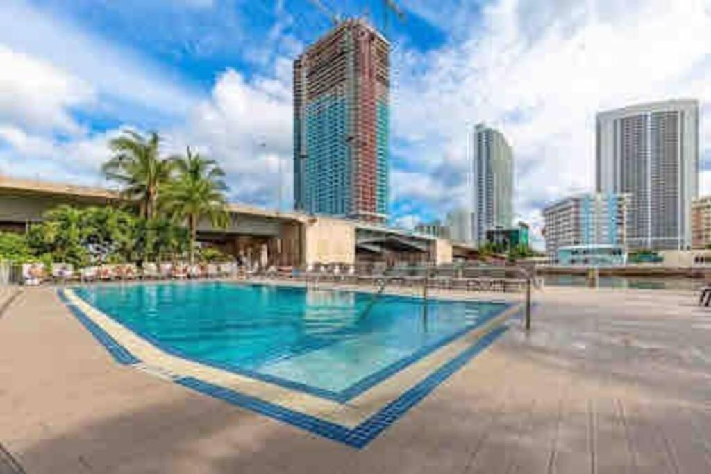 Beachwalk Resort & Condos Халландейл-Бич Экстерьер фото