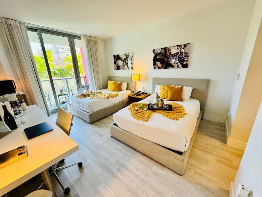 Beachwalk Resort & Condos Халландейл-Бич Экстерьер фото