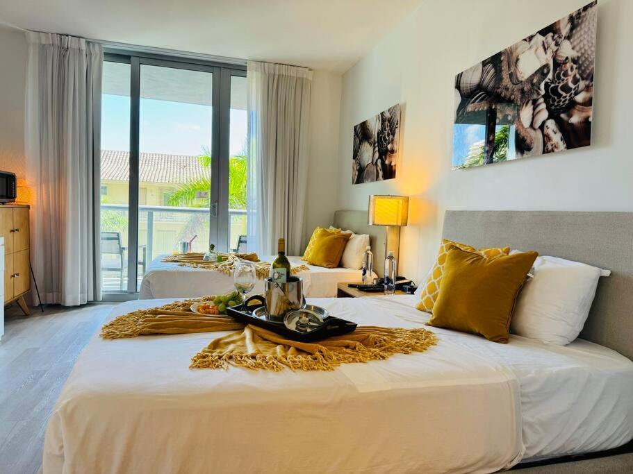 Beachwalk Resort & Condos Халландейл-Бич Экстерьер фото