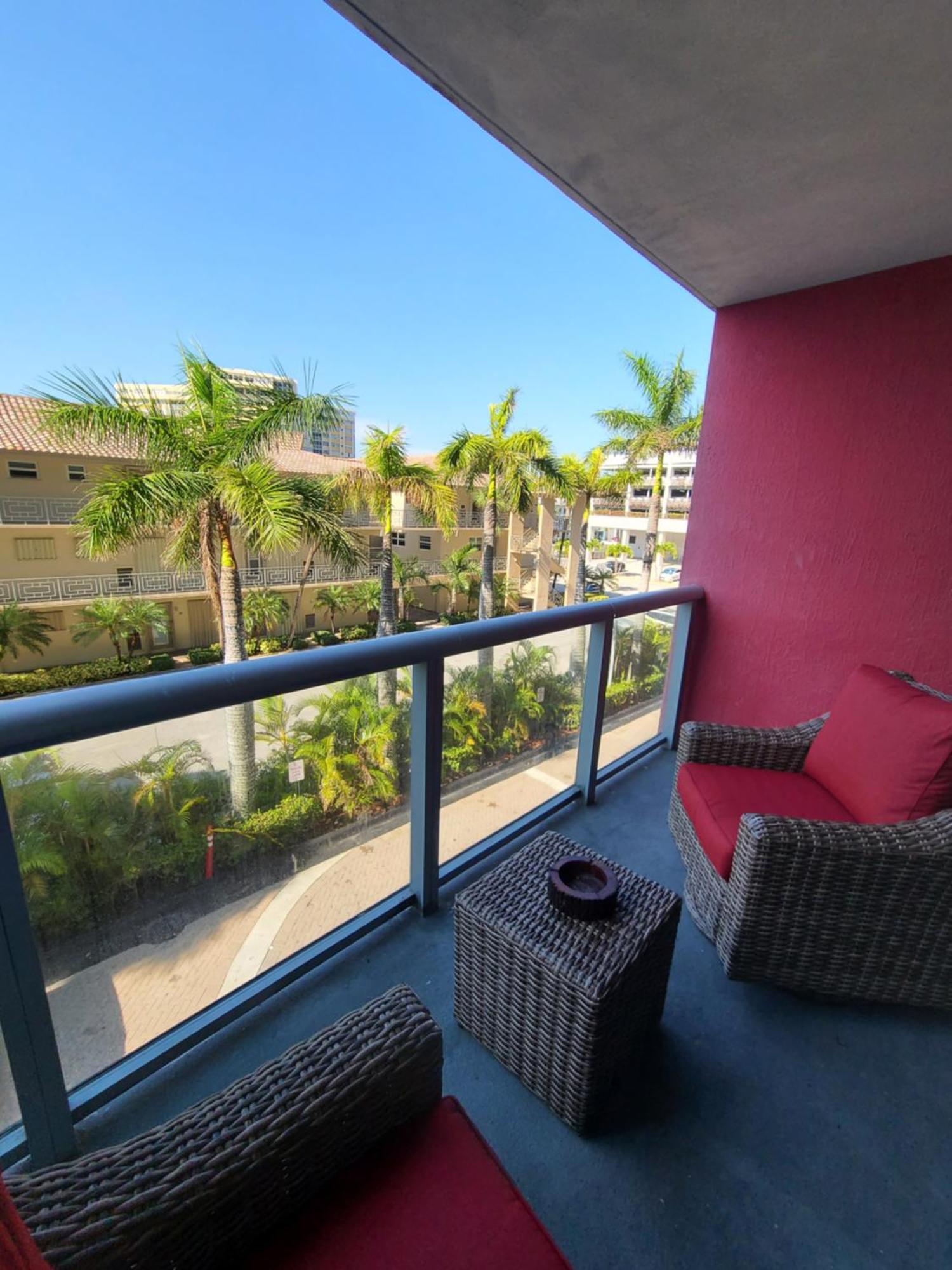 Beachwalk Resort & Condos Халландейл-Бич Экстерьер фото